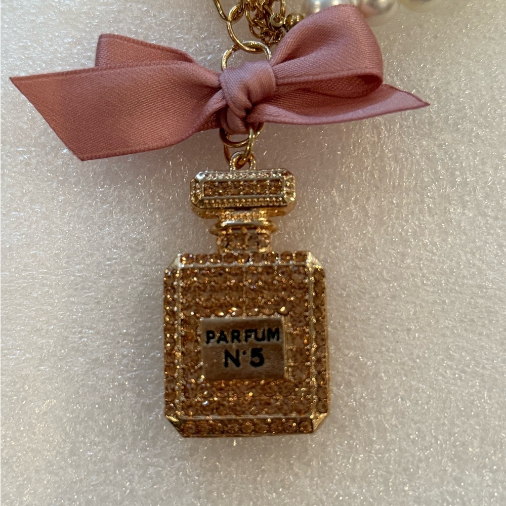Chic Parfum Bottle & Pearl Bracelet Keychain Blush Bow Eiffel Charm GoldTone New - Picture 9 of 11